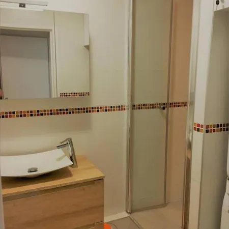 2 Bedroom Flat Near Pere Lachaise *