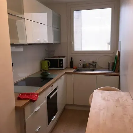 2 Bedroom Flat Near Pere Lachaise *