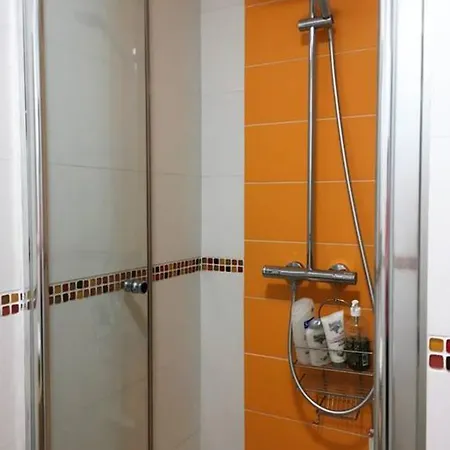 2 Bedroom Flat Near Pere Lachaise * Paris