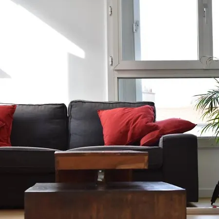 2 Bedroom Flat Near Pere Lachaise * Parijs