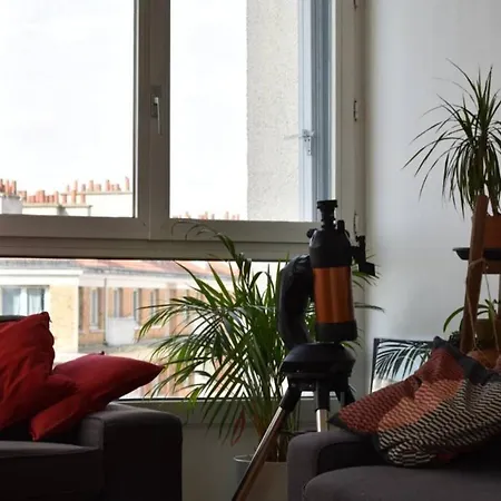2 Bedroom Flat Near Pere Lachaise * Parijs